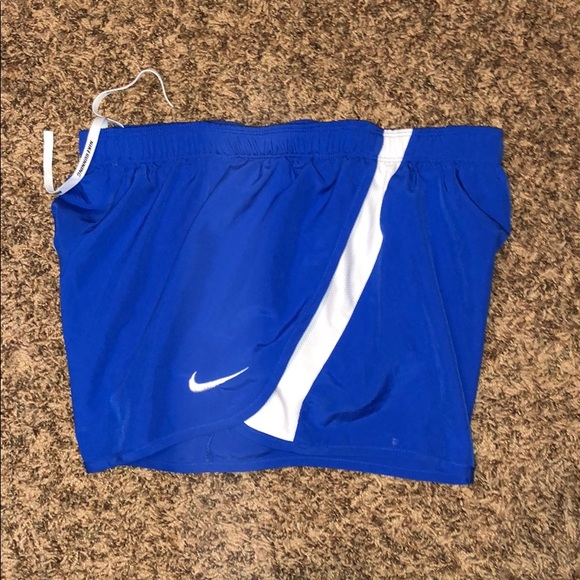 Nike running shorts - Picture 2 of 3